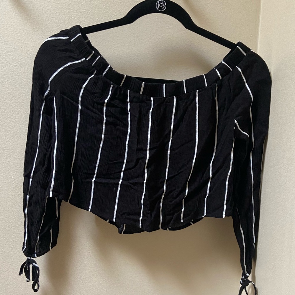 Kendall & Kylie off the shoulder crop top